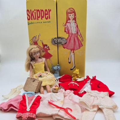 LOT 92: Vintage Skipper , Carrying Case, and Accessories