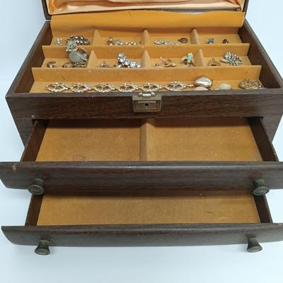 LOT 99: Vintage Jewelry Box with Jewelry for Craft and Repair
