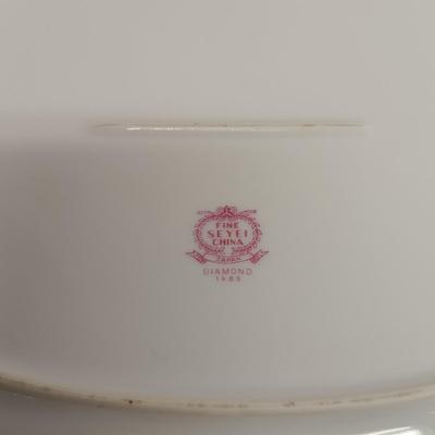 LOT 105: Seyei Fine China Diamond Pattern Plate, Hall Coffee Mugs & Starbucks Travel Mugs