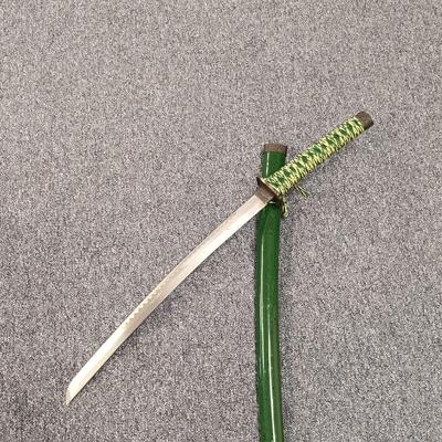 LOT 119: 3-Piece Green Katana Sword Set