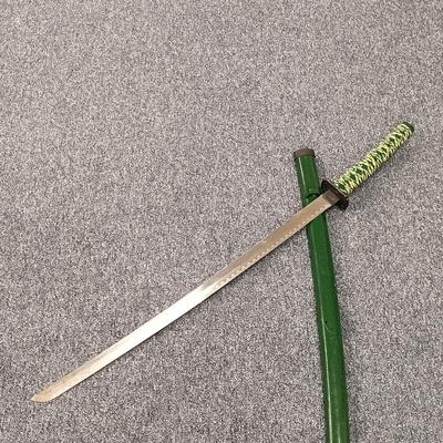 LOT 119: 3-Piece Green Katana Sword Set