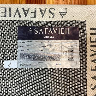 DR483 Safavieh Chelsea Hooked Floral Rug
