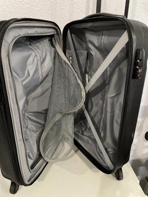 Samsonite hard side expandable carry on spinner