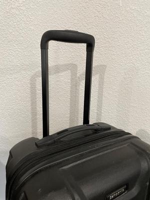 Samsonite hard side expandable carry on spinner