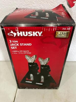 NIB Husky Jack set