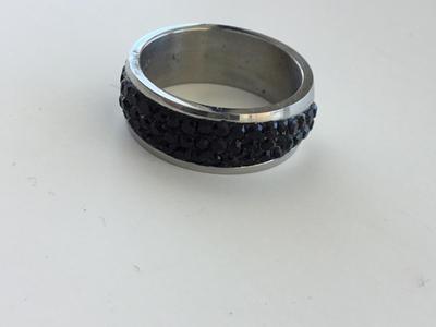 Beautiful unmarked black rhinestone fashion ring