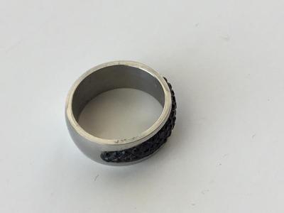 Beautiful unmarked black rhinestone fashion ring