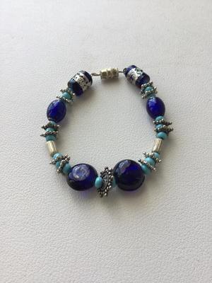 Beautiful blue beaded vintage bracelet