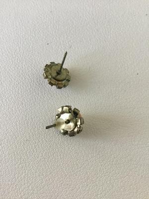 Beautiful rhinestone stud earrings