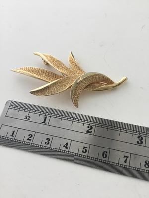 Unmarked beautiful brooch vintage