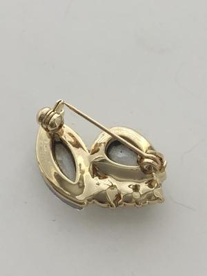Beautiful unmarked gemstone type pin