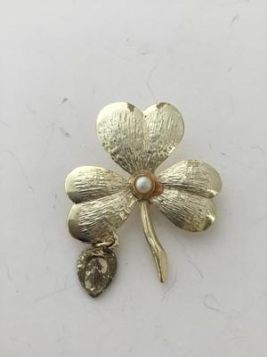 Gold tone shammerok pin vintage