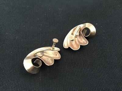 Vintage Gold Tone Screw Back Earrings