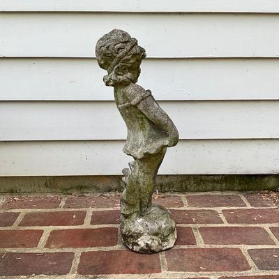 O532 Vintage Girl with Dress Garden Statue