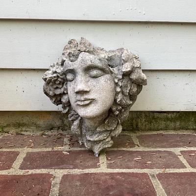 O536 Concrete Woman's Face Wall Planter