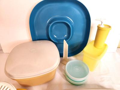Lot #97 Lot of Vintage Tupperware - 10 pieces