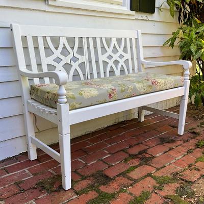 O545 White Outdoor Wooden Bench with Cushion