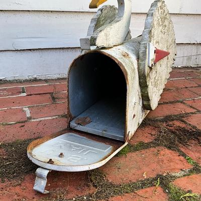 O546 Swan Mailbox and Pelican Wooden Planter