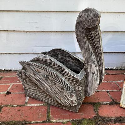 O546 Swan Mailbox and Pelican Wooden Planter