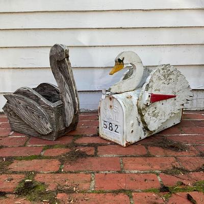 O546 Swan Mailbox and Pelican Wooden Planter
