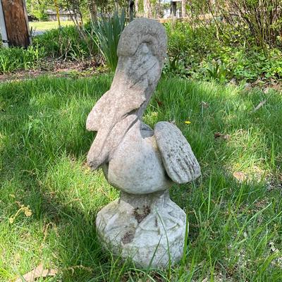 O552 Concrete Pelican Garden Statue with Fish in mouth