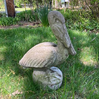 O552 Concrete Pelican Garden Statue with Fish in mouth