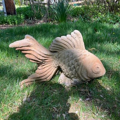 O553 Concrete Fancy Goldfish Statue