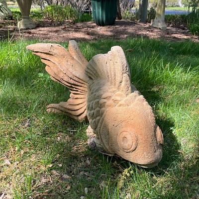 O553 Concrete Fancy Goldfish Statue