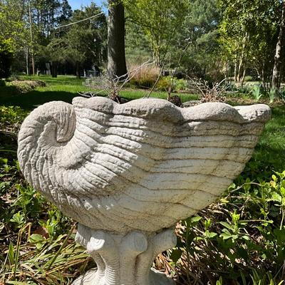 O554 Concrete Nautilus Shell Pedestal Planter