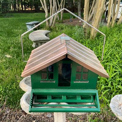 O569 Metal Single Shepards Hook with Bird Feeder