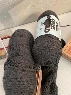 Desktop art easel with miscellaneous