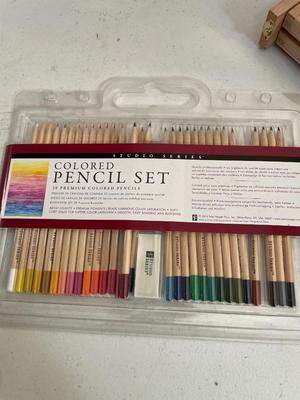 Desktop art easel with miscellaneous