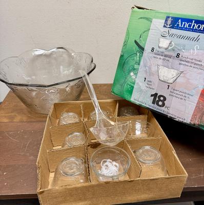 Vintage Anchor Hocking 18-Piece Punchbowl Set
