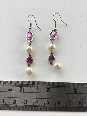 Unmarked pink dangle fashion earrings