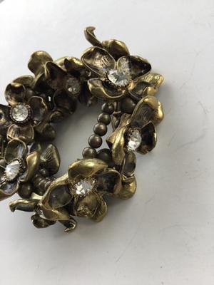 Unique flower stretchy statement bracelet