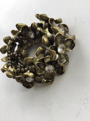 Unique flower stretchy statement bracelet