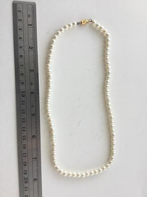 Vintage faux pearl collar necklace