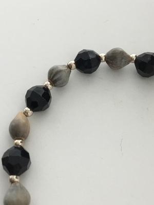 Black and brown fashion beaded necklace
