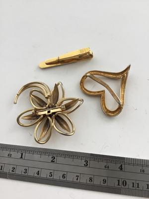 Clips and pins vintage