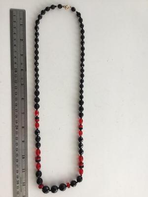 Red and black beaded fashion necklace