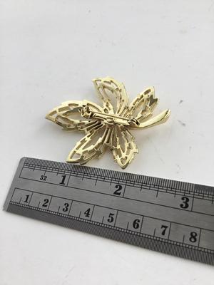 Vintage leaf brooch