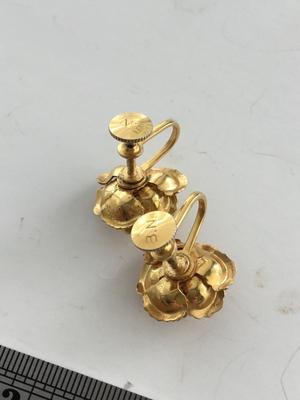 NE marked vintage rosé earrings