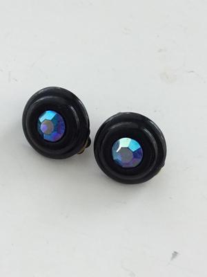 Unmarked vintage small clip on earrings