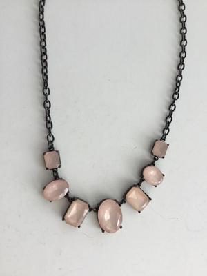 Light pink fashion gem type necklace