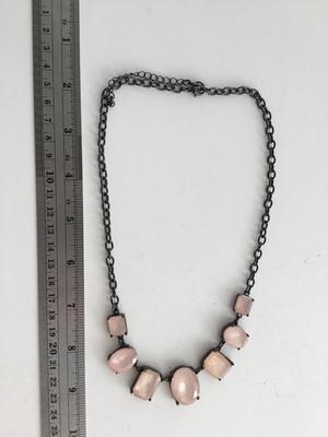 Light pink fashion gem type necklace