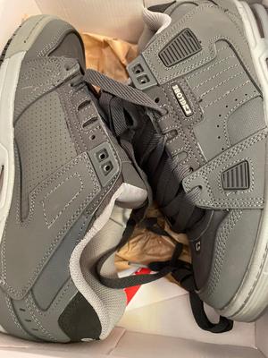 NIB Men’s globe shoes size 10