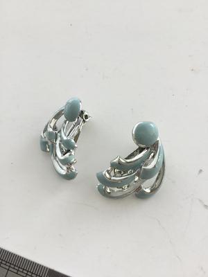 Unmarked light blue beautiful clip on earrings
