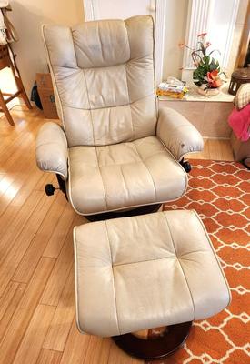 Lot #109 Vintage BenchMaster Reclining Chair with Ottoman
