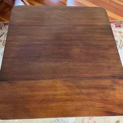 UBC651 Antique Mahogany Drop Leaf Table