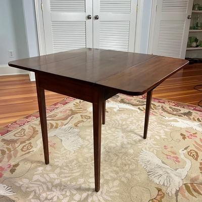 UBC651 Antique Mahogany Drop Leaf Table
